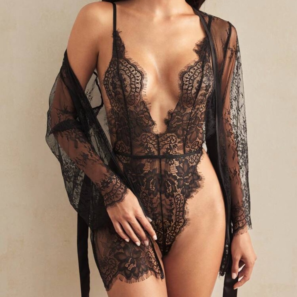 Chic Black Lace Chemise